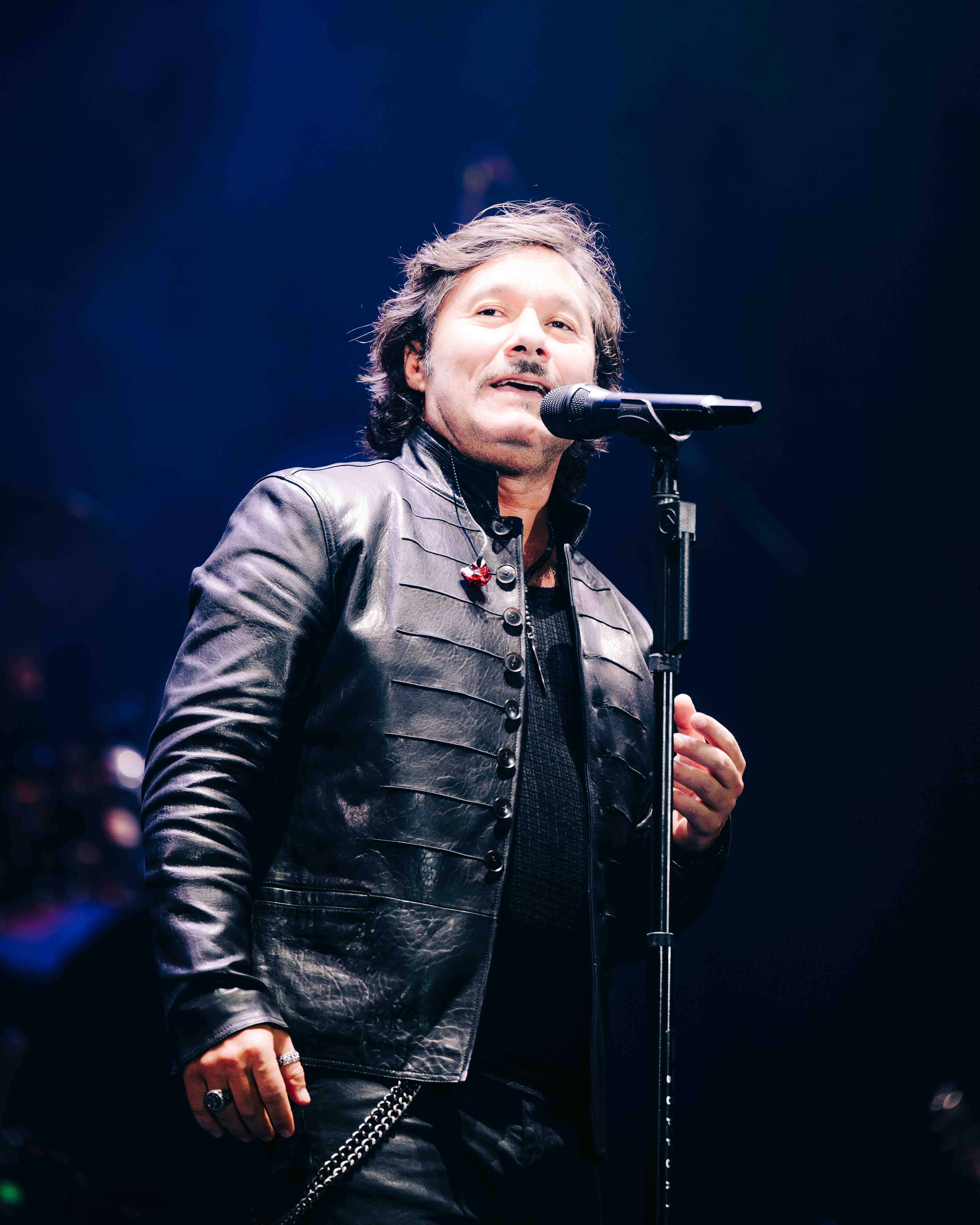 Diego Torres conquistó el Anfiteatro del Parque de la Exposición en una noche cargada de emoción